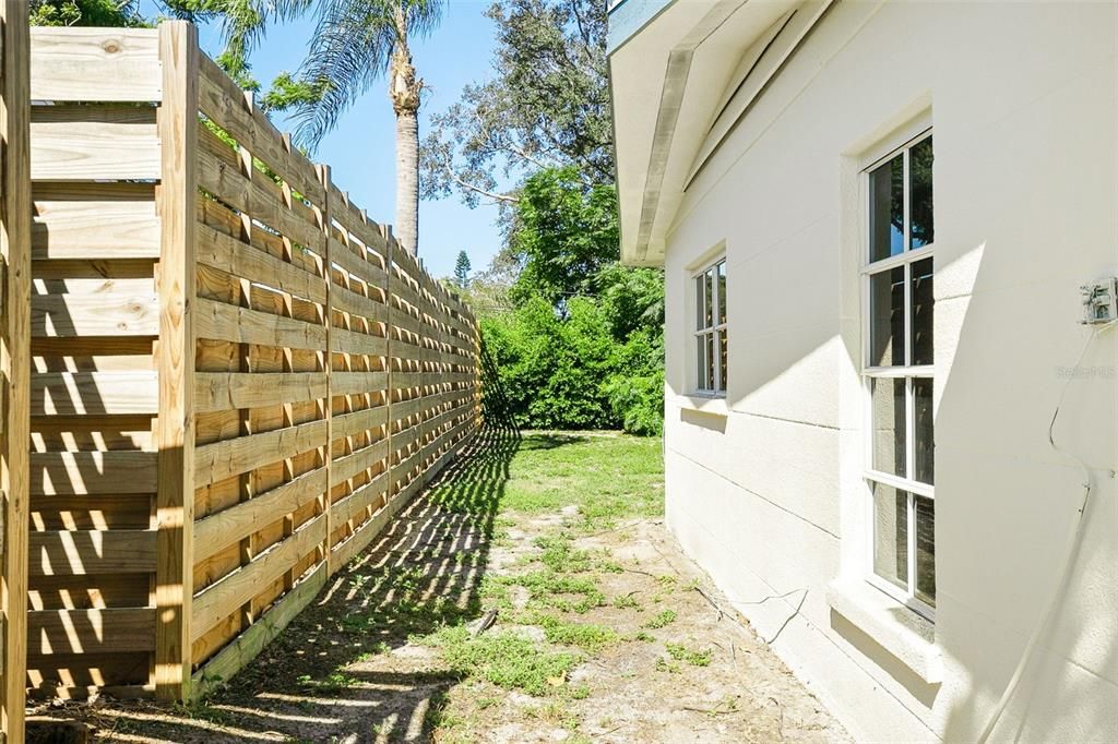 Activo con contrato: $375,000 (3 camas, 2 baños, 1149 Pies cuadrados)