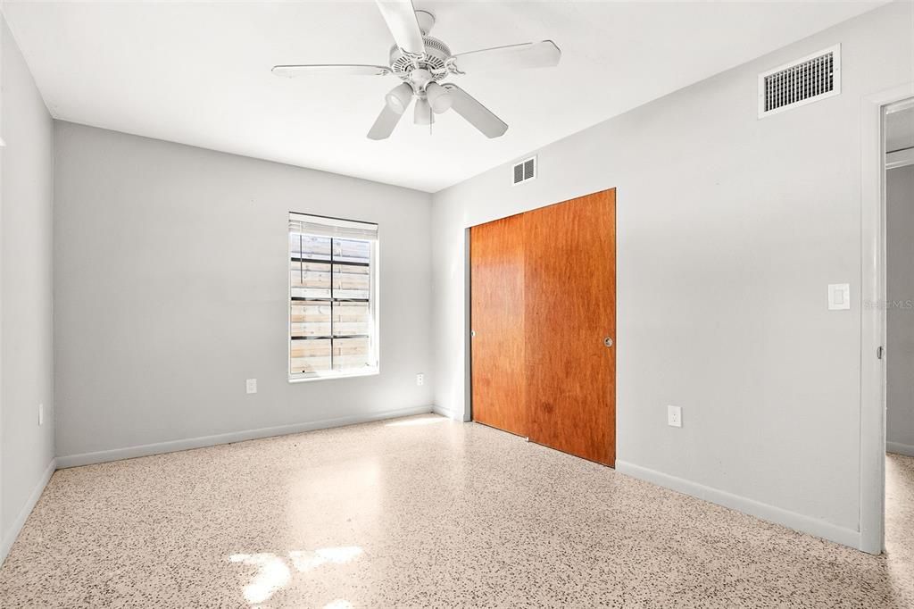 Activo con contrato: $375,000 (3 camas, 2 baños, 1149 Pies cuadrados)