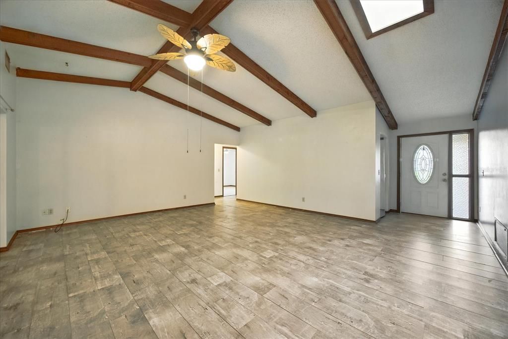 В аренду: $2,000 (3 спален, 2 ванн, 2208 Квадратных фут)