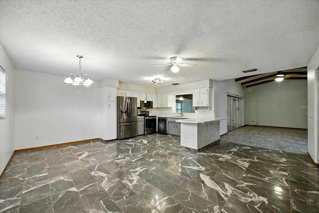 В аренду: $2,000 (3 спален, 2 ванн, 2208 Квадратных фут)