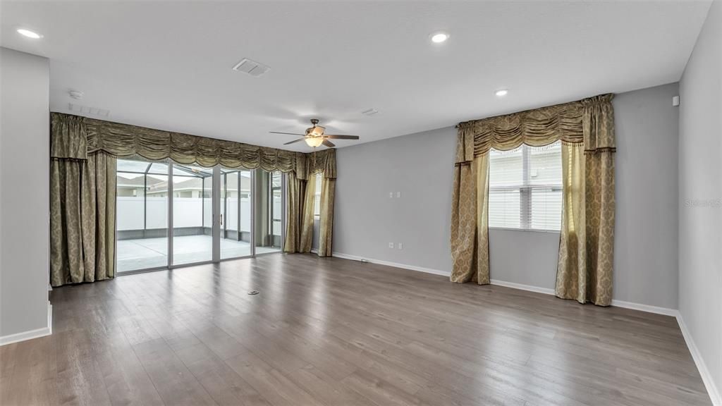 For Sale: $349,900 (4 beds, 3 baths, 2132 Square Feet)