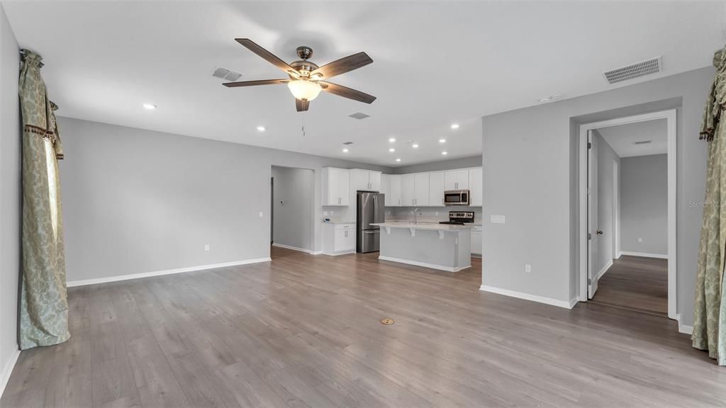 For Sale: $349,900 (4 beds, 3 baths, 2132 Square Feet)