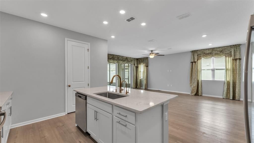 For Sale: $349,900 (4 beds, 3 baths, 2132 Square Feet)