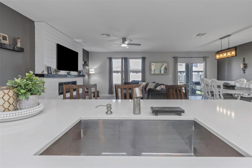 Active With Contract: $499,990 (6 beds, 3 baths, 3326 Square Feet)