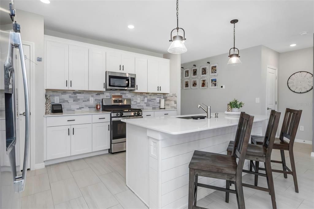 Active With Contract: $499,990 (6 beds, 3 baths, 3326 Square Feet)