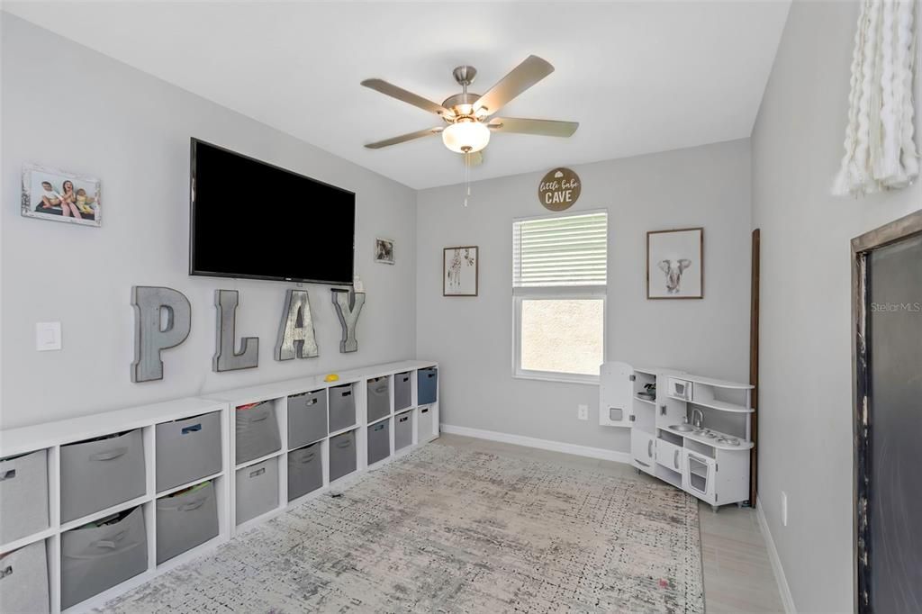 Active With Contract: $499,990 (6 beds, 3 baths, 3326 Square Feet)