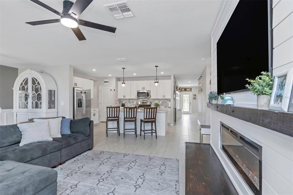 Active With Contract: $499,990 (6 beds, 3 baths, 3326 Square Feet)