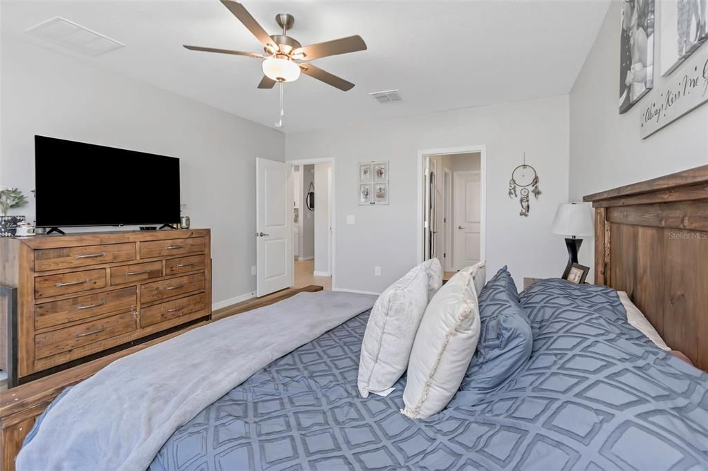 Active With Contract: $499,990 (6 beds, 3 baths, 3326 Square Feet)