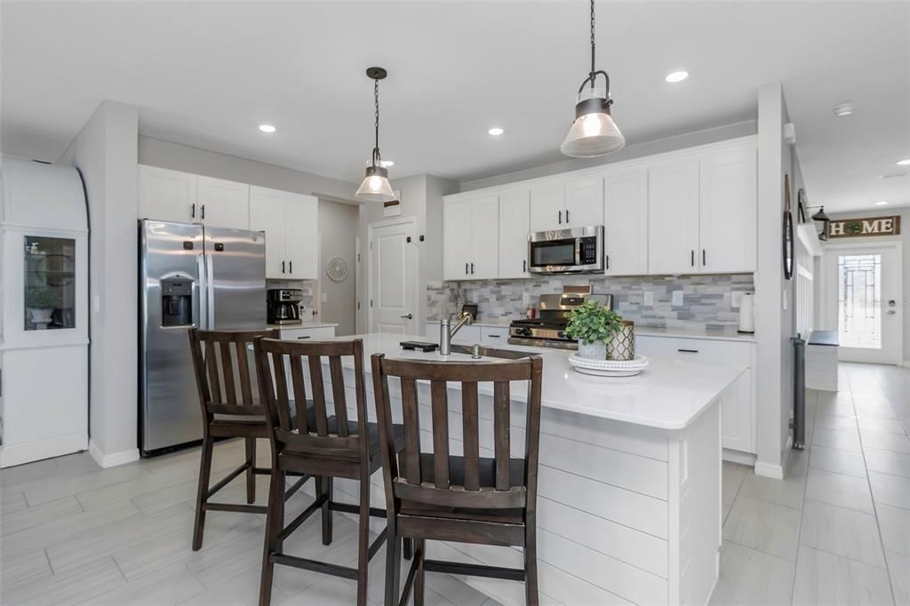 Active With Contract: $499,990 (6 beds, 3 baths, 3326 Square Feet)