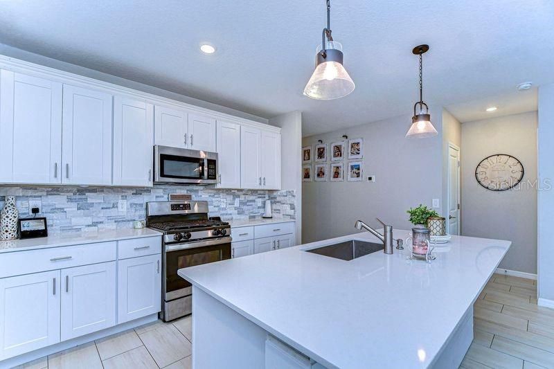 Active With Contract: $499,990 (6 beds, 3 baths, 3326 Square Feet)