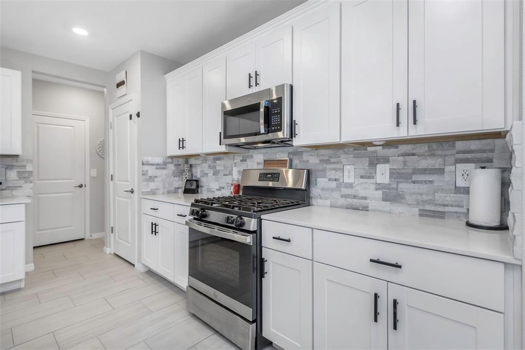 Active With Contract: $499,990 (6 beds, 3 baths, 3326 Square Feet)