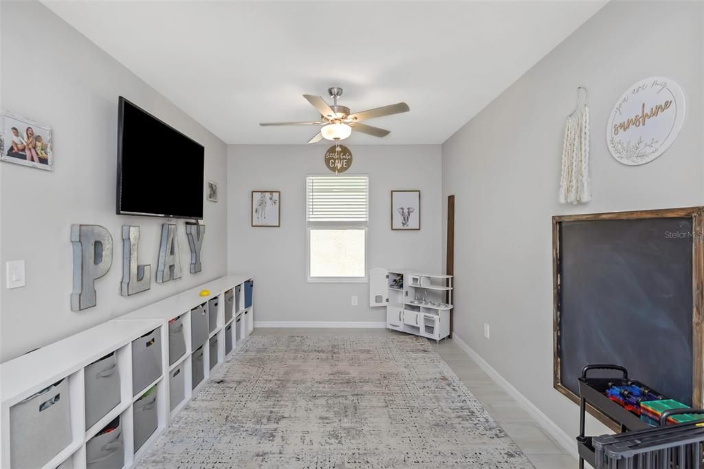 Active With Contract: $499,990 (6 beds, 3 baths, 3326 Square Feet)