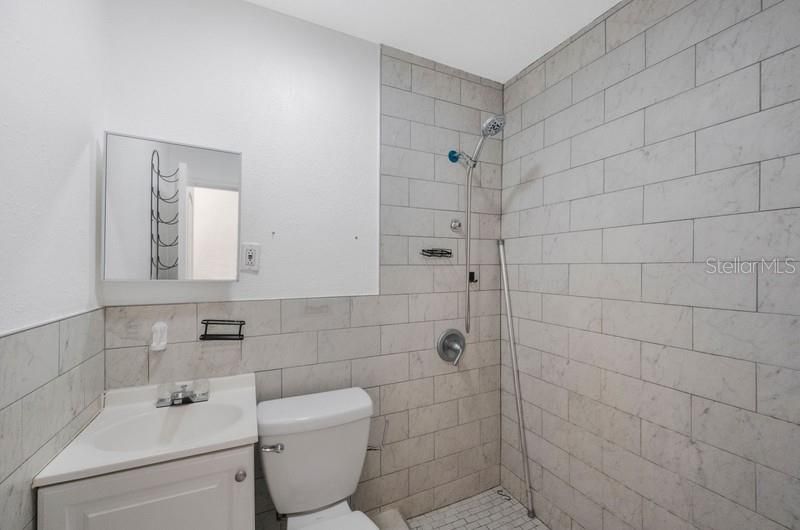 出租: $1,395 (1 贝兹, 1 浴室, 1902 平方英尺)