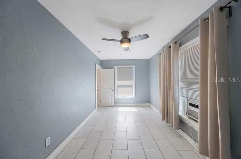 出租: $1,395 (1 贝兹, 1 浴室, 1902 平方英尺)