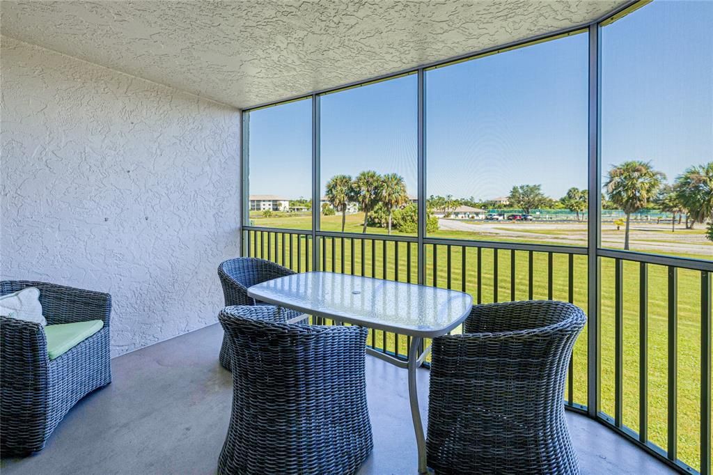 待售: $135,000 (2 贝兹, 2 浴室, 1153 平方英尺)