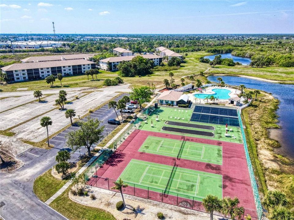 待售: $135,000 (2 贝兹, 2 浴室, 1153 平方英尺)