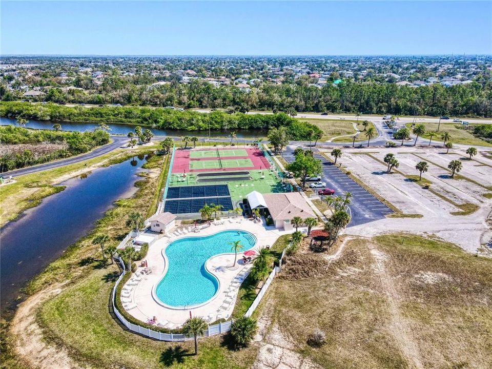 待售: $135,000 (2 贝兹, 2 浴室, 1153 平方英尺)