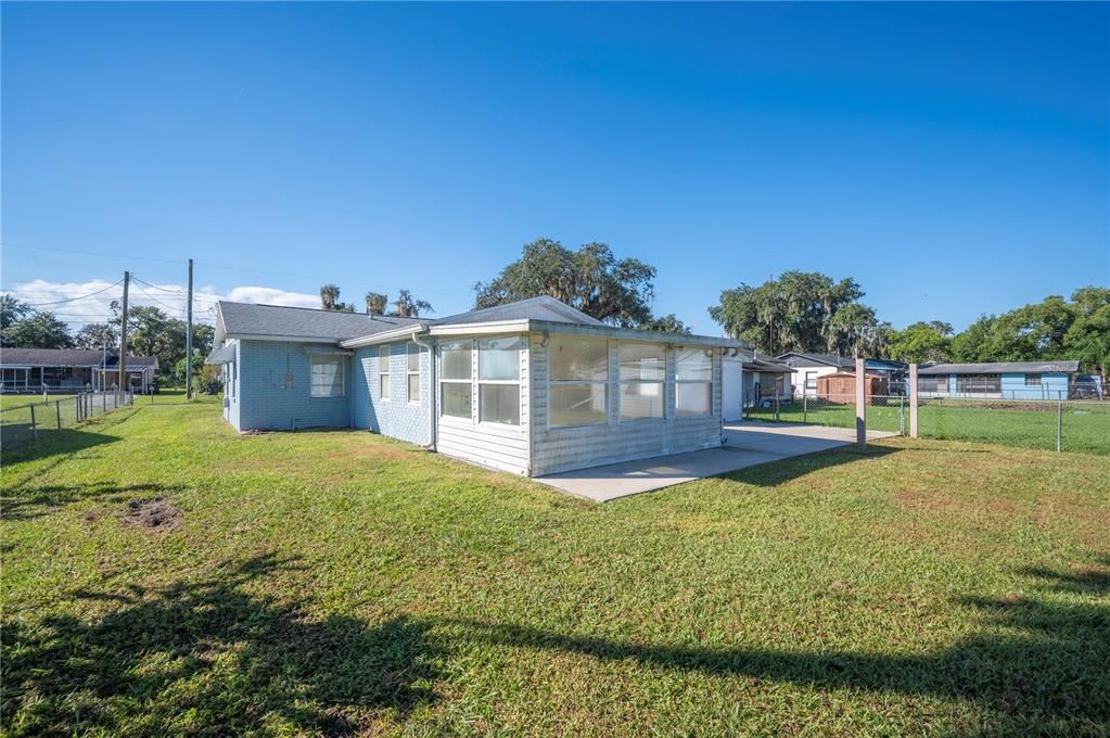 Activo con contrato: $220,000 (3 camas, 2 baños, 1036 Pies cuadrados)