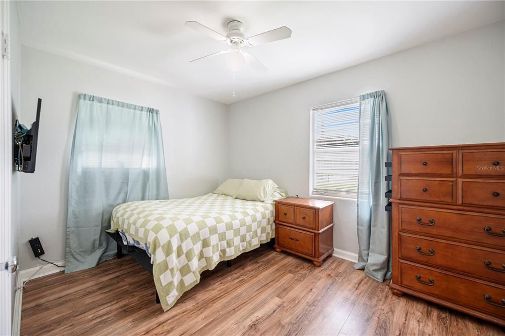 Activo con contrato: $220,000 (3 camas, 2 baños, 1036 Pies cuadrados)