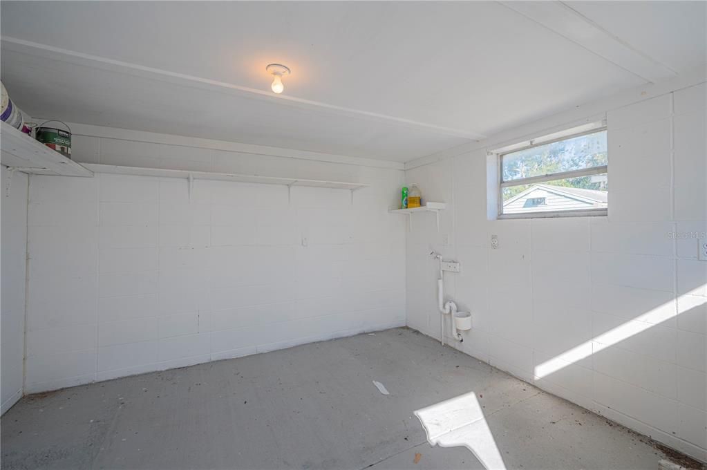 Activo con contrato: $220,000 (3 camas, 2 baños, 1036 Pies cuadrados)