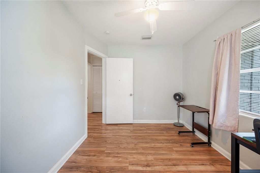 Activo con contrato: $220,000 (3 camas, 2 baños, 1036 Pies cuadrados)