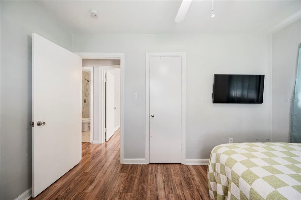 Activo con contrato: $220,000 (3 camas, 2 baños, 1036 Pies cuadrados)