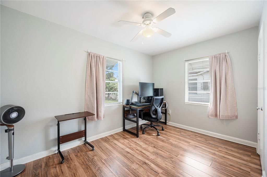 Activo con contrato: $220,000 (3 camas, 2 baños, 1036 Pies cuadrados)