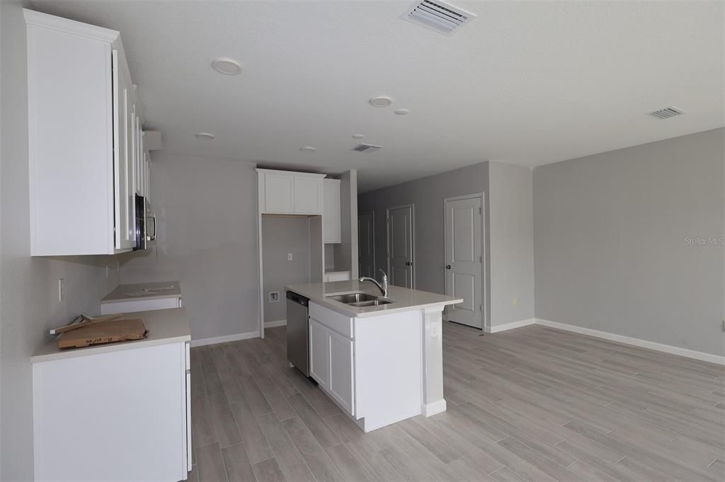 En Venta: $431,990 (3 camas, 2 baños, 1569 Pies cuadrados)