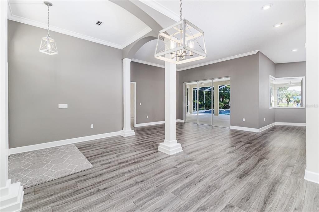 Под контрактом: $624,950 (4 спален, 3 ванн, 2718 Квадратных фут)