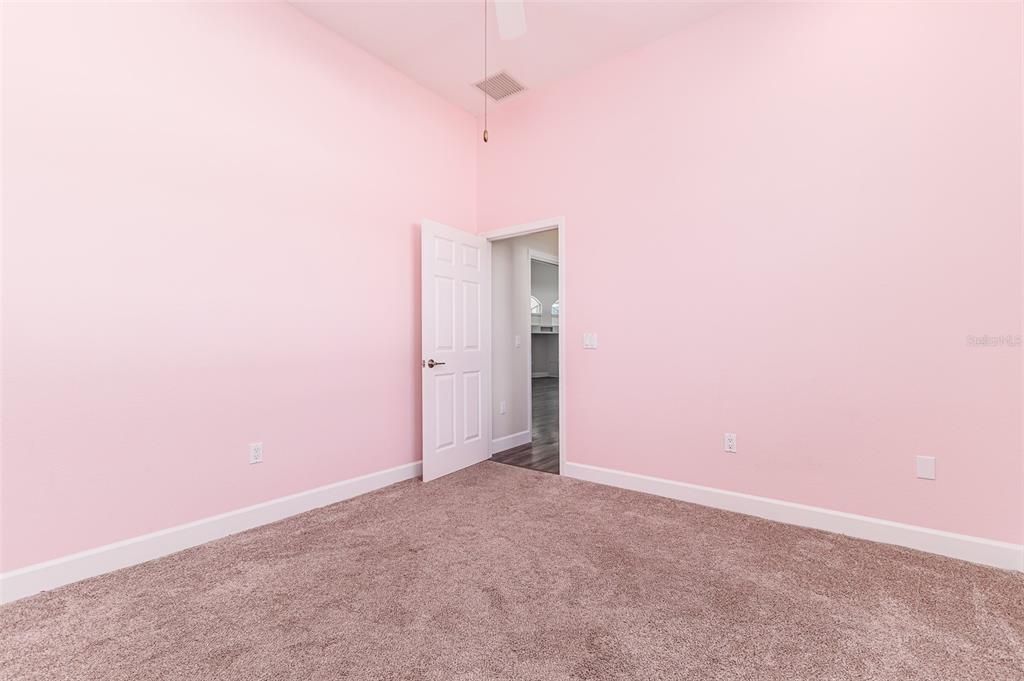 Под контрактом: $624,950 (4 спален, 3 ванн, 2718 Квадратных фут)