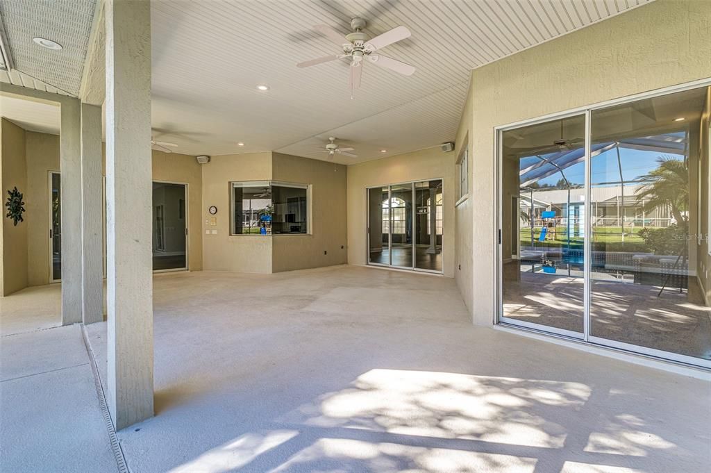 Под контрактом: $624,950 (4 спален, 3 ванн, 2718 Квадратных фут)