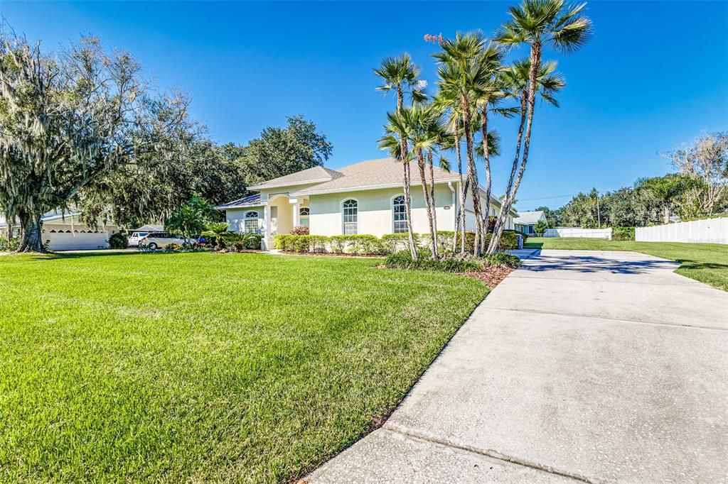 Под контрактом: $624,950 (4 спален, 3 ванн, 2718 Квадратных фут)