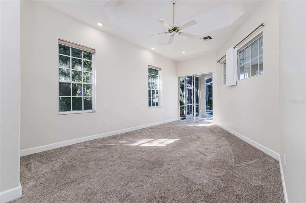 Под контрактом: $624,950 (4 спален, 3 ванн, 2718 Квадратных фут)