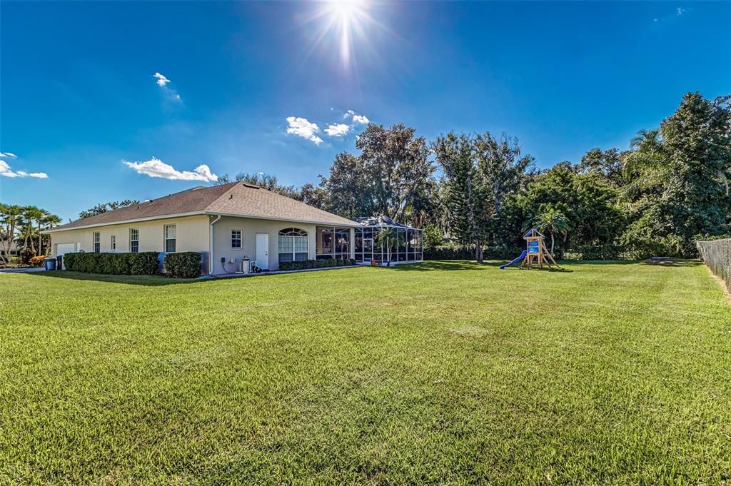 Под контрактом: $624,950 (4 спален, 3 ванн, 2718 Квадратных фут)