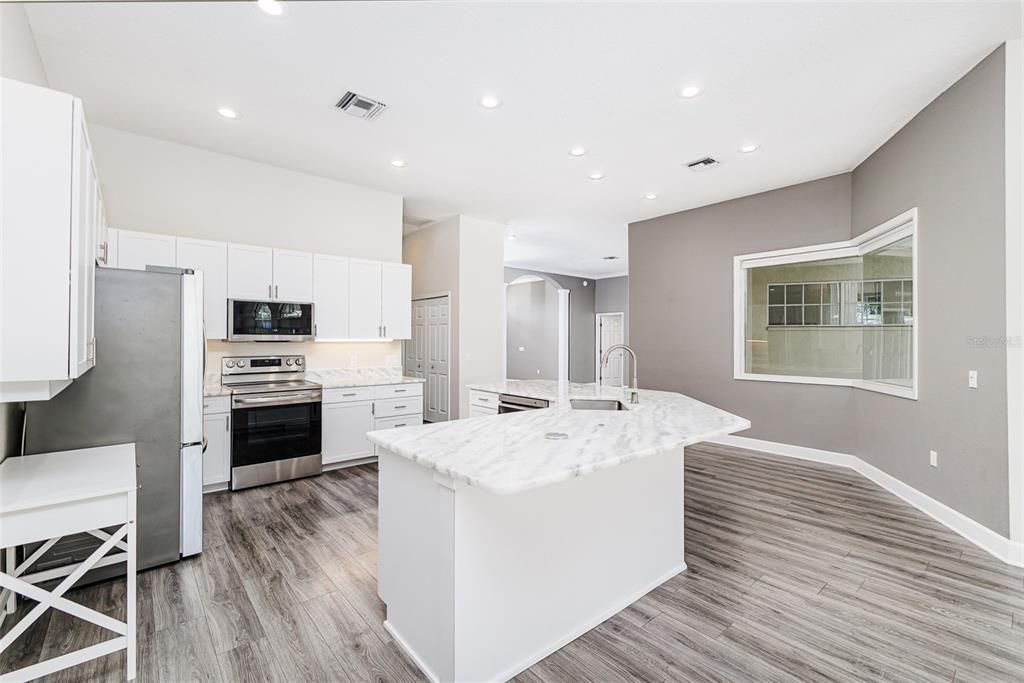 Под контрактом: $624,950 (4 спален, 3 ванн, 2718 Квадратных фут)