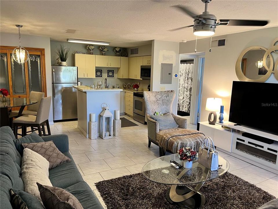 На продажу: $145,000 (1 спален, 1 ванн, 712 Квадратных фут)