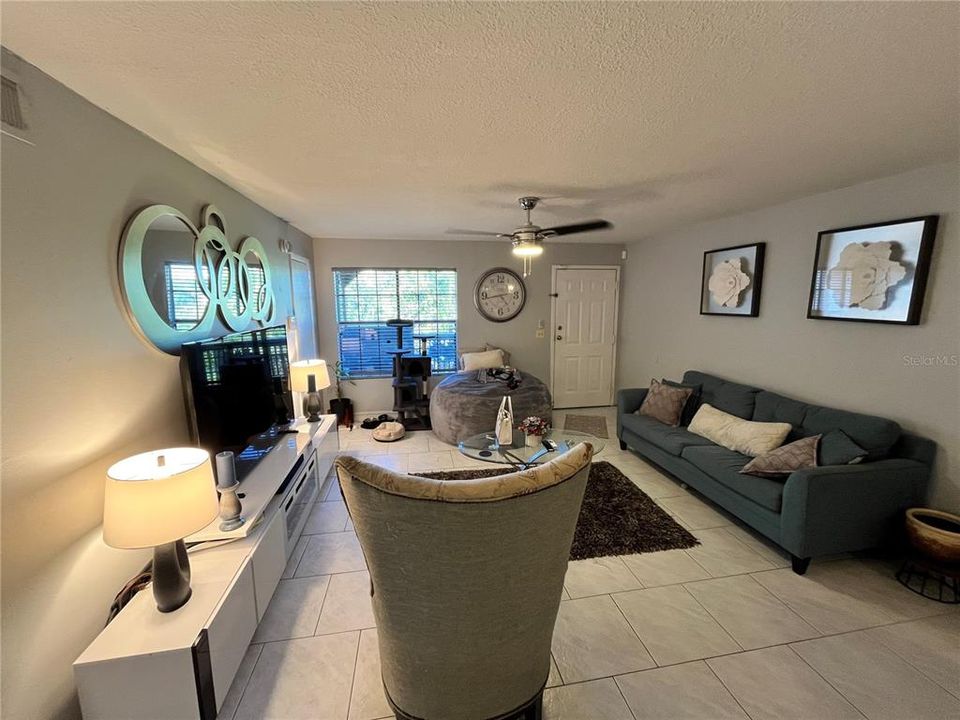 На продажу: $145,000 (1 спален, 1 ванн, 712 Квадратных фут)