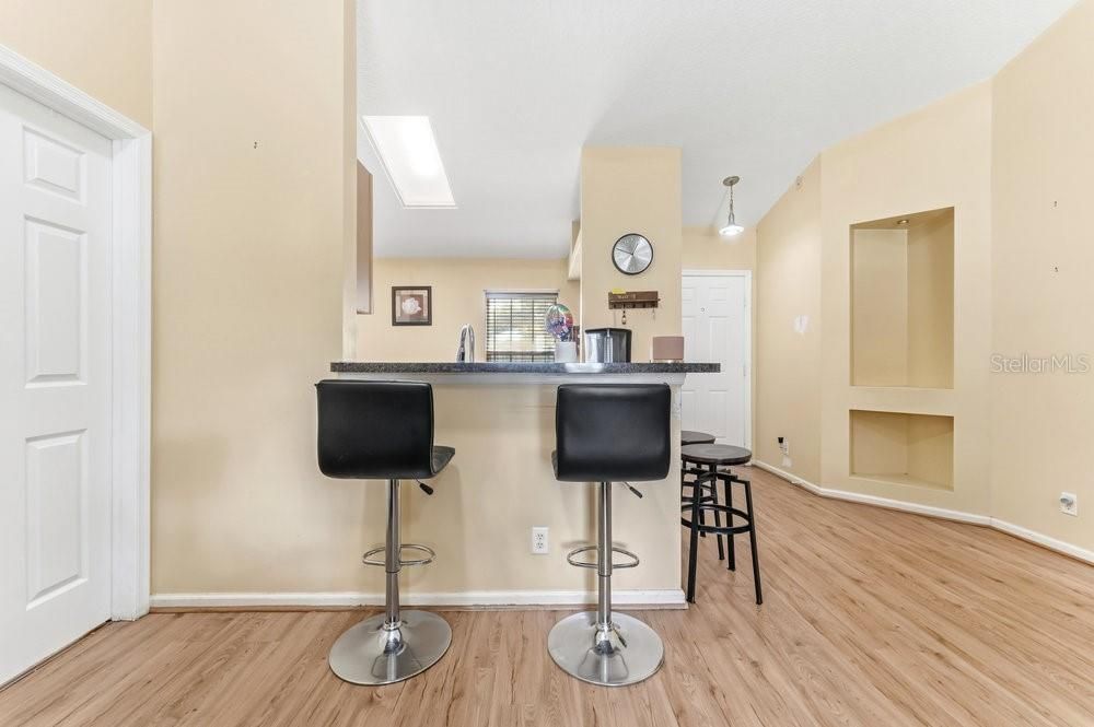 На продажу: $330,000 (3 спален, 2 ванн, 1211 Квадратных фут)