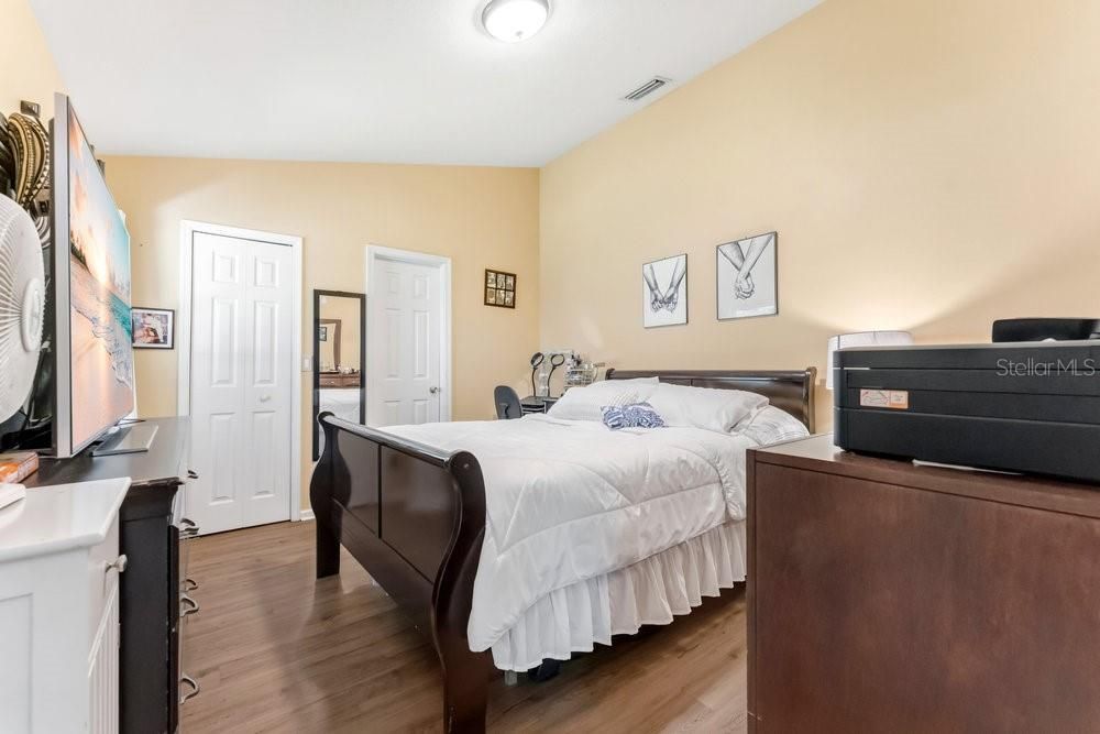 На продажу: $330,000 (3 спален, 2 ванн, 1211 Квадратных фут)