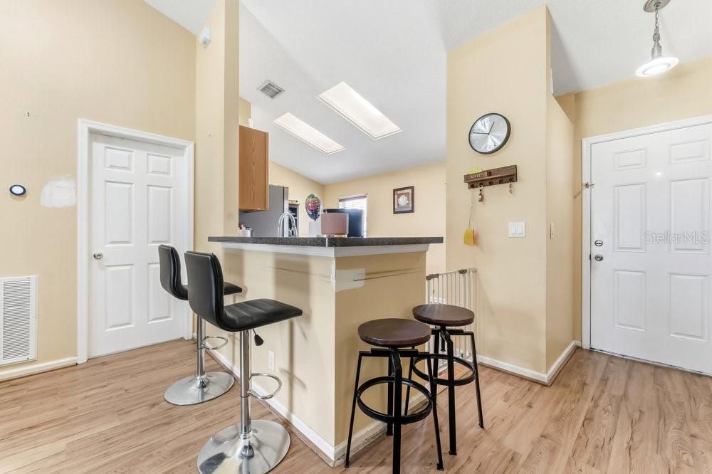 На продажу: $330,000 (3 спален, 2 ванн, 1211 Квадратных фут)