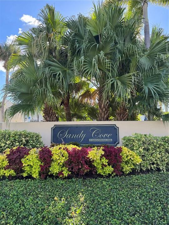 For Sale: $136,000 (1 beds, 1 baths, 607 Square Feet)