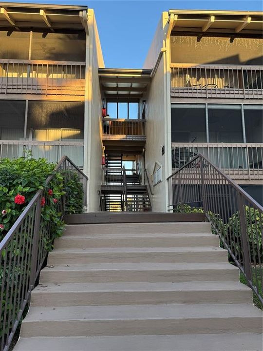 For Sale: $136,000 (1 beds, 1 baths, 607 Square Feet)