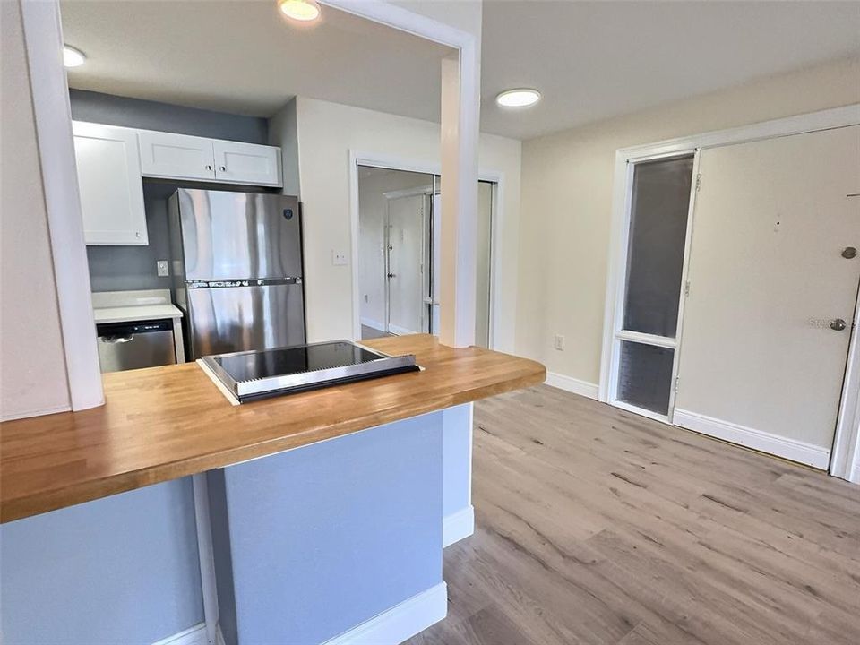 For Sale: $136,000 (1 beds, 1 baths, 607 Square Feet)