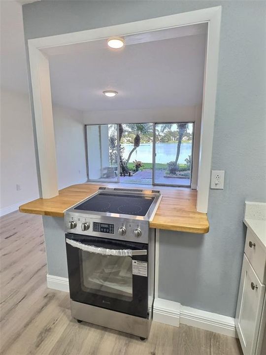 For Sale: $136,000 (1 beds, 1 baths, 607 Square Feet)
