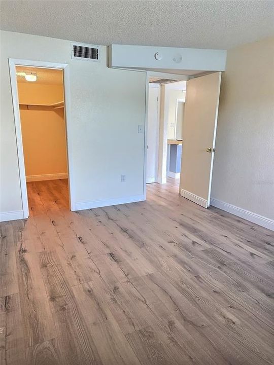 For Sale: $136,000 (1 beds, 1 baths, 607 Square Feet)