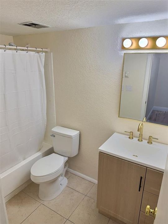 For Sale: $136,000 (1 beds, 1 baths, 607 Square Feet)