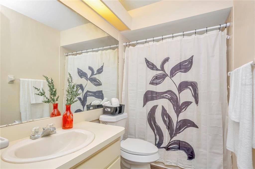 待售: $225,000 (2 贝兹, 2 浴室, 1184 平方英尺)