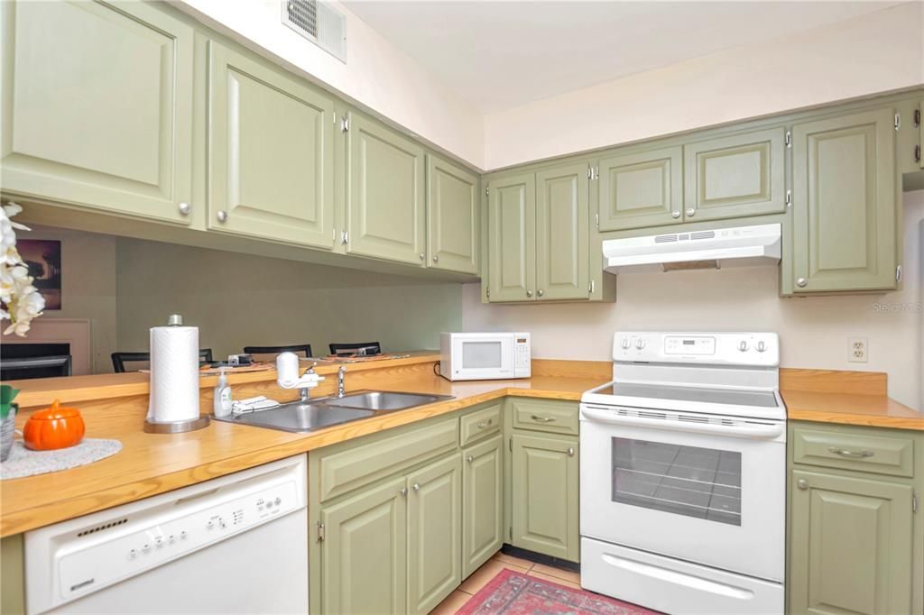 待售: $225,000 (2 贝兹, 2 浴室, 1184 平方英尺)