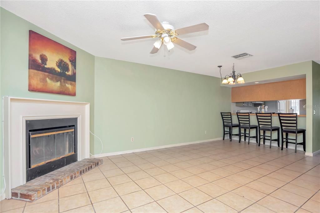 待售: $225,000 (2 贝兹, 2 浴室, 1184 平方英尺)