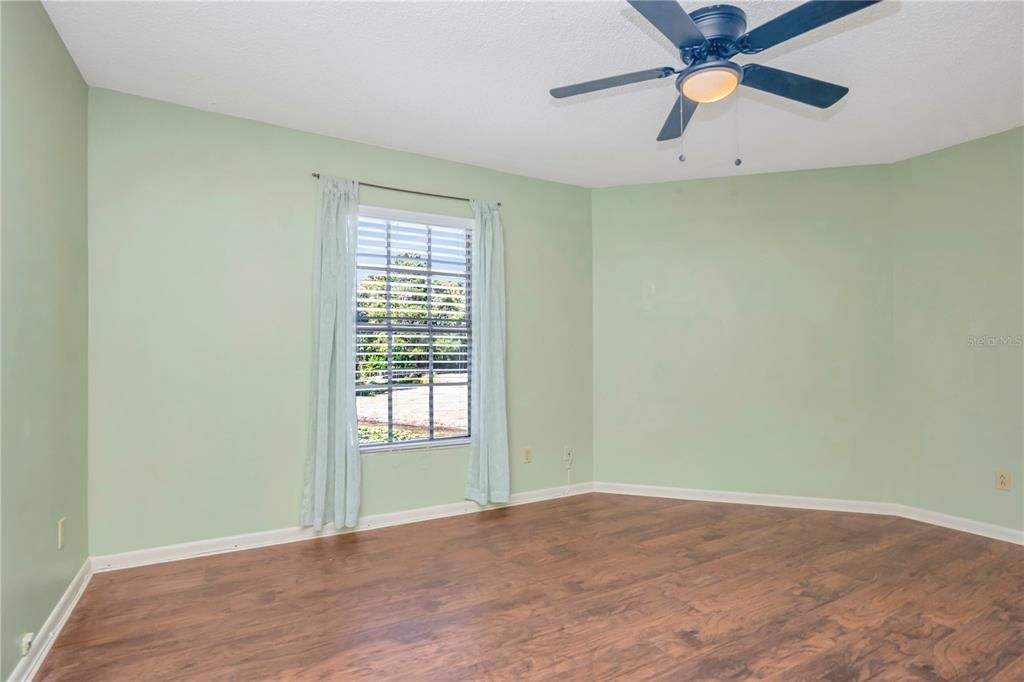 待售: $225,000 (2 贝兹, 2 浴室, 1184 平方英尺)